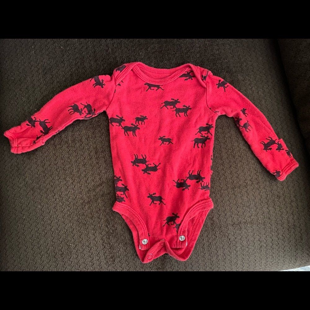 🔥FINAL PRICE DROP - MUST BUNDLE WITH 1 OTHER THING - Baby onesie newborn